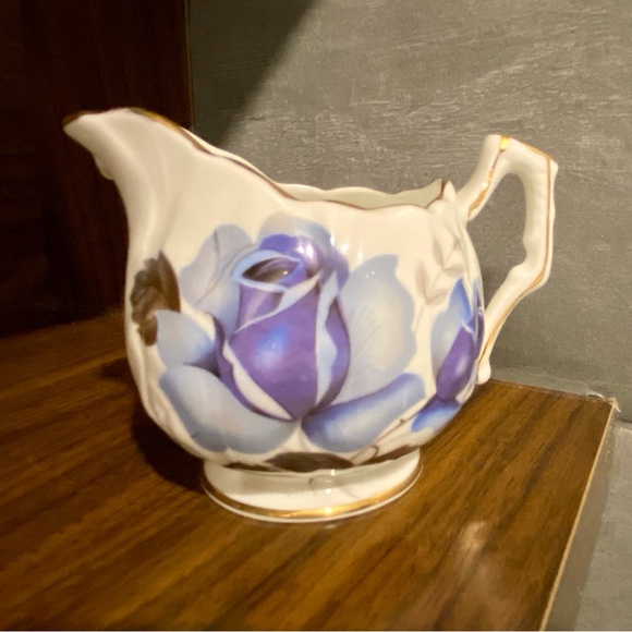 aynsley Other - Aynsley England creamer